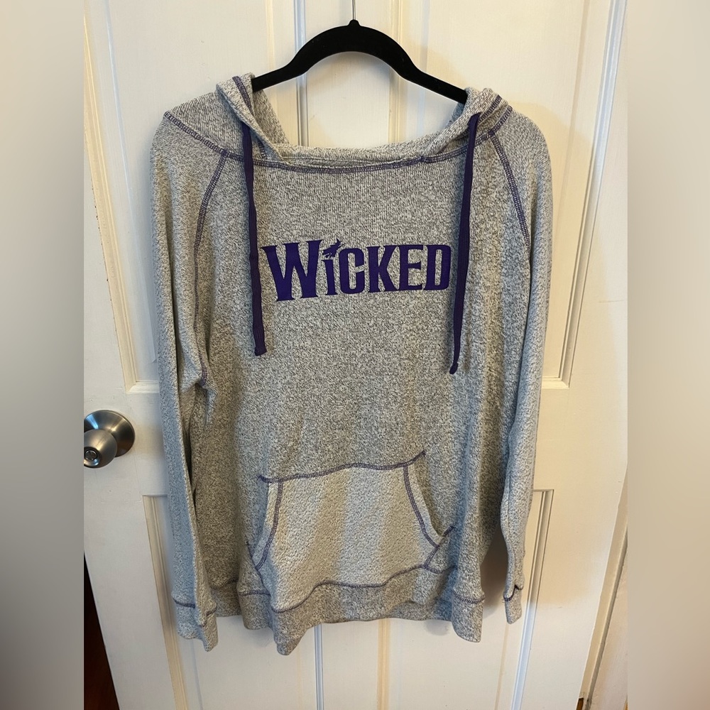 🧙‍♀️🎃🎶 WICKED XL cozy hoodie - get ready for movie or wear it on Broadway!